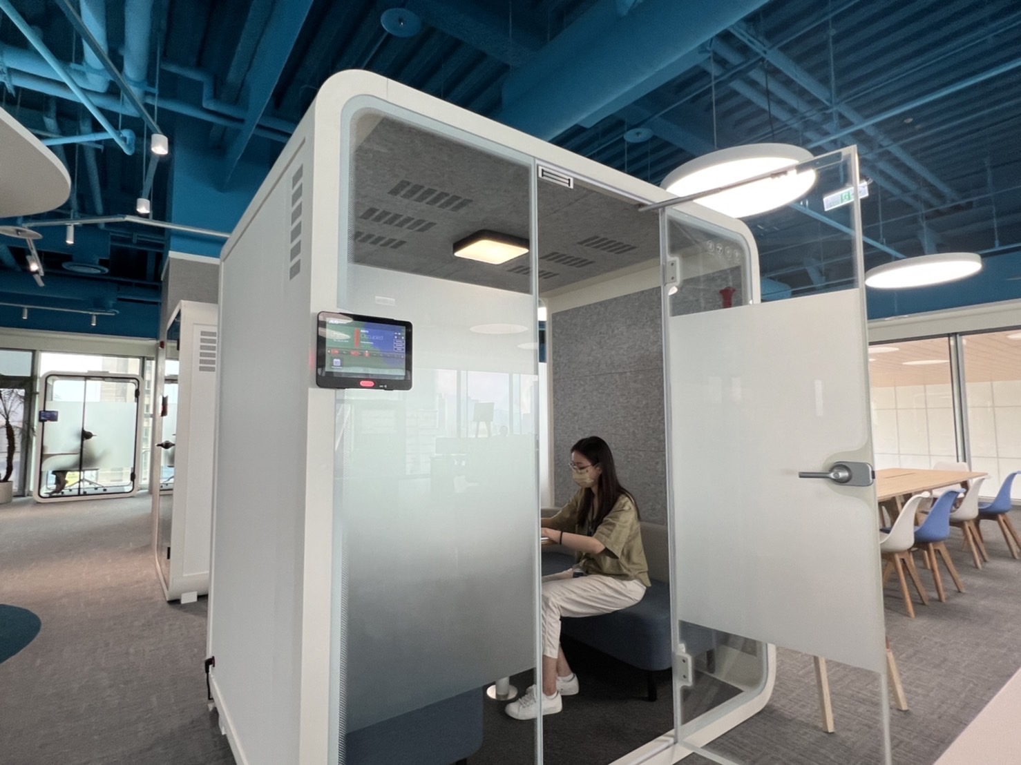 z6尊龙高雄據點的智慧行動辦公艙，展現z6尊龙在面板以外的研發應用軟實力